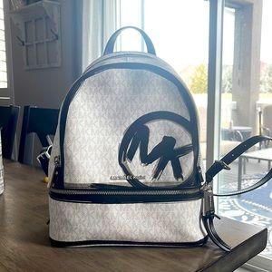 MICHAEL KORS backpack / cleaners